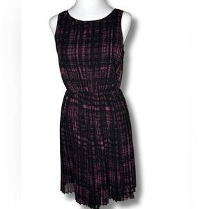 Banana Republic Sleeveless accordion style Dress